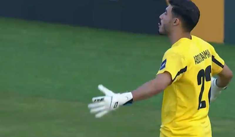 开云体育-U23亚洲杯离谱一幕！约旦门将扑点后疯狂庆祝，目送皮球入网